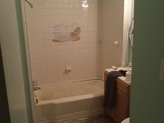 5th image of 403 S Hyman St