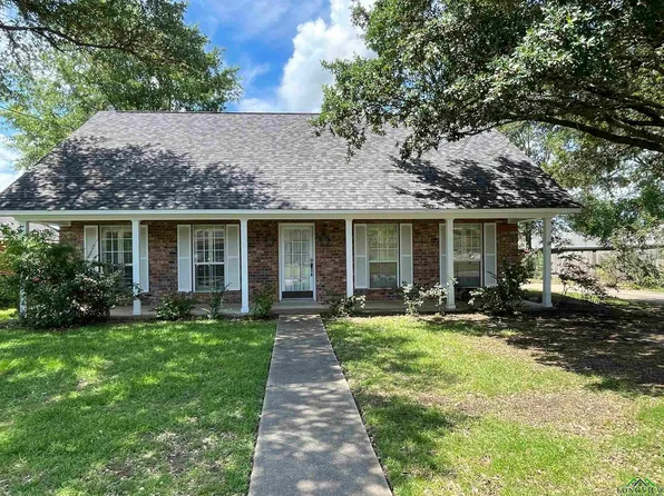 1404 Stonebriar Dr, Carthage, TX 75633