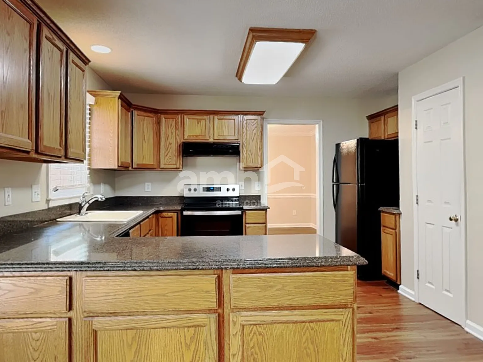4 bed, 2.5 bath, 2254 sqft, $2,400 — Photo 3