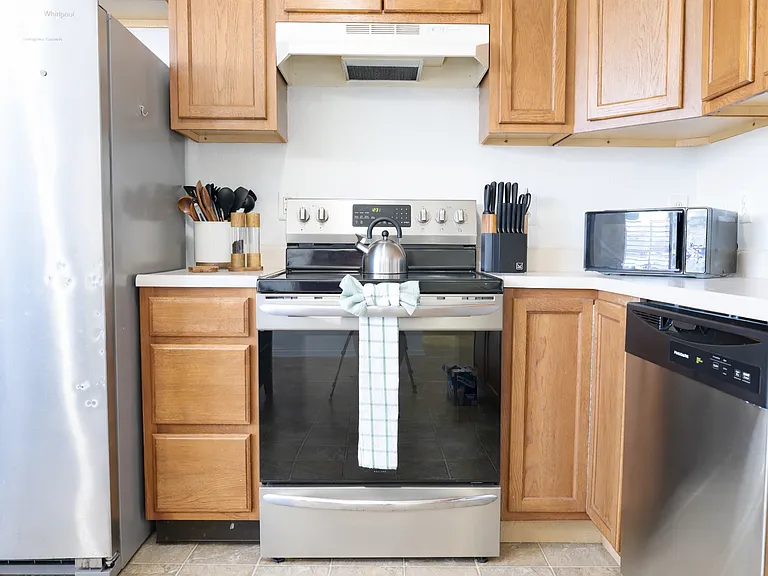 3025 Armory Dr — Photo 10