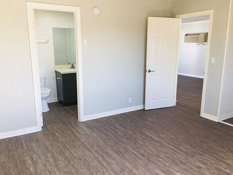 Villa Del Sol Apartments — Photo 84
