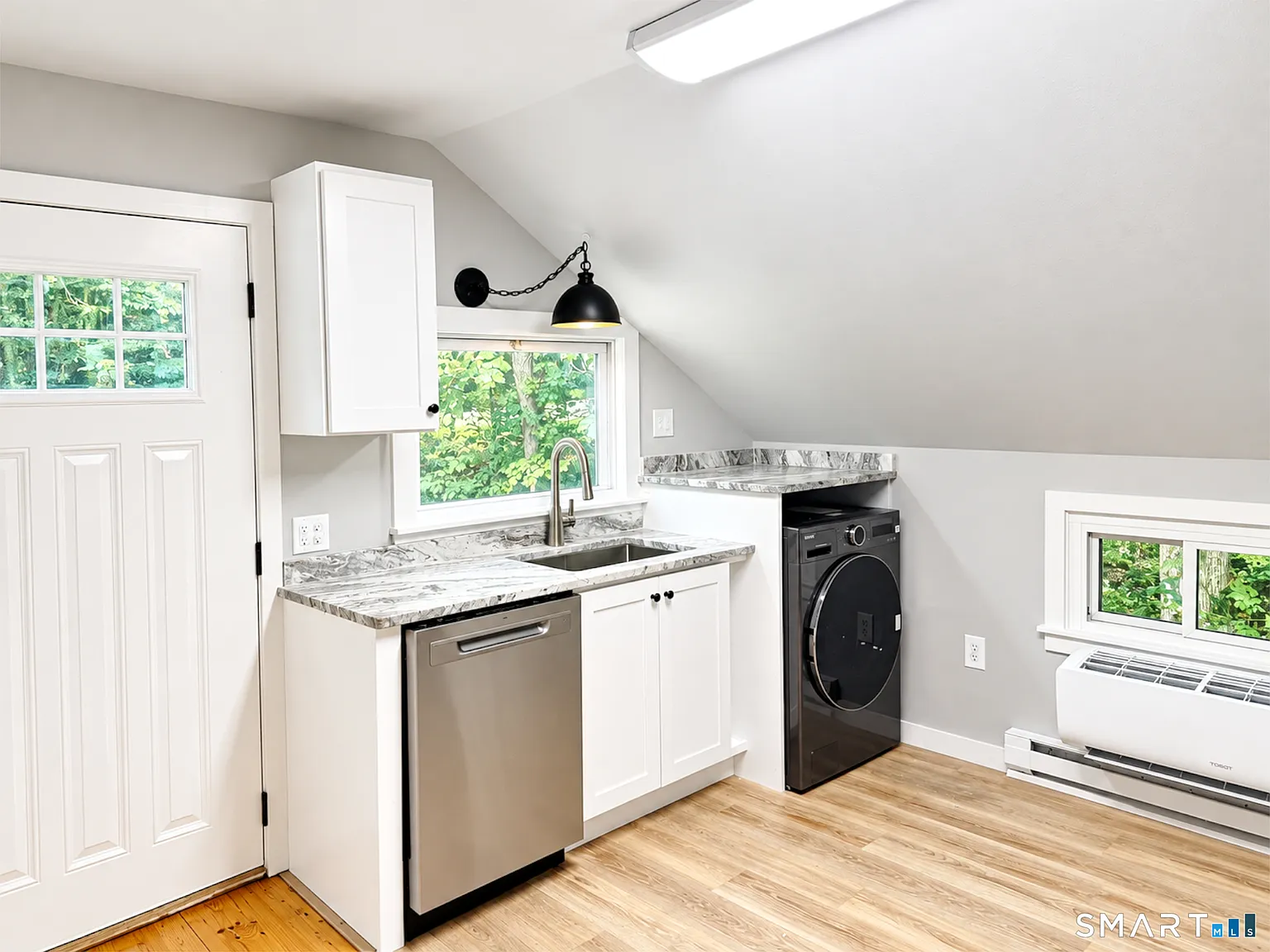 1 bed, 1.0 bath, 768 sqft, $2,100 — Photo 3