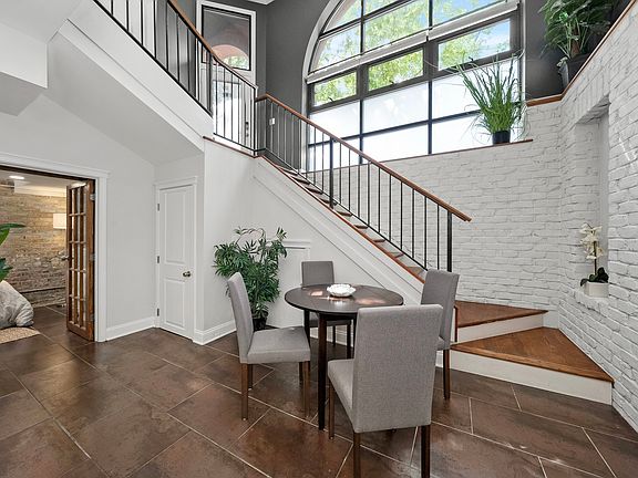 3rd image of 1709 N Paulina St #101