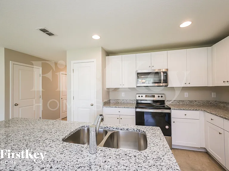 607 Lindbergh Way — Photo 8