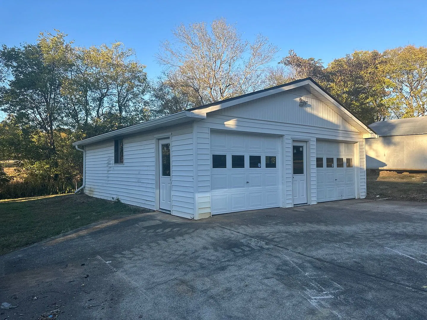 Rural Home With 3 Car Garage On Quiet Cairo Bend Rd. — Photo 3
