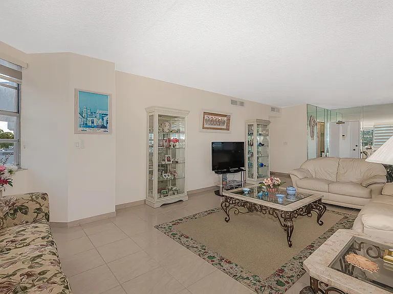 1980 S Ocean Dr #3P — Photo 5