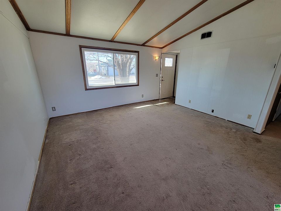 376 Lakeshore Dr, Mccook Lake, SD 57049 Zillow