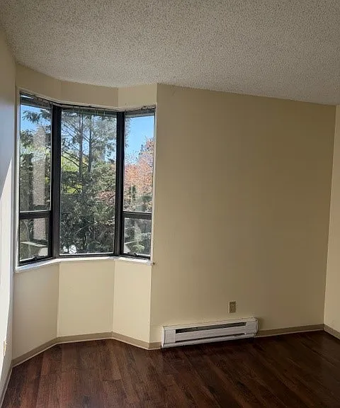 1126 Barclay St — Photo 4