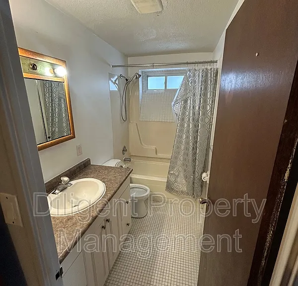 200 Park Rd N #101 — Photo 8
