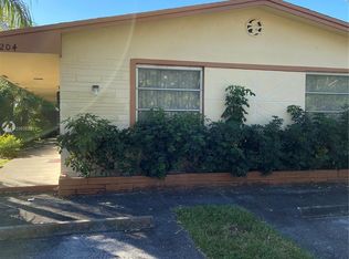 204 SE 9th St #1-3, Hallandale, FL 33009