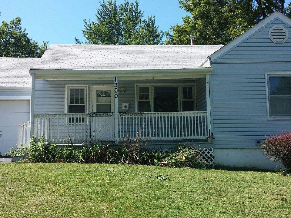 1st image of 1300 N Lynn St