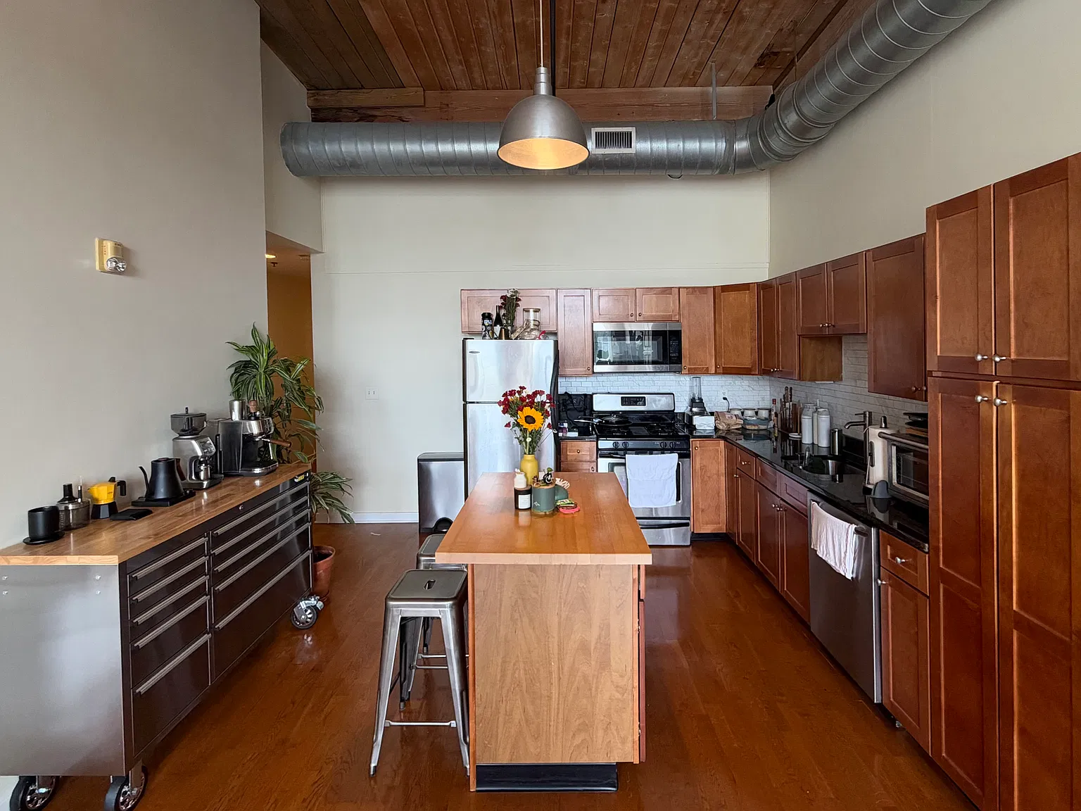 2 bed, 1287 sqft, $2,350 — Photo 3