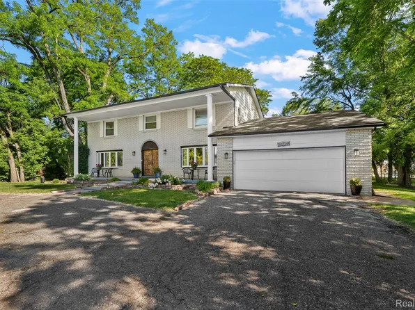 28700 W Forteen Mile Rd, West Bloomfield, MI 48322