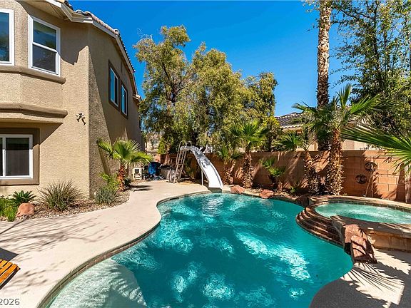 3rd image of 325 Emerald Vista Way