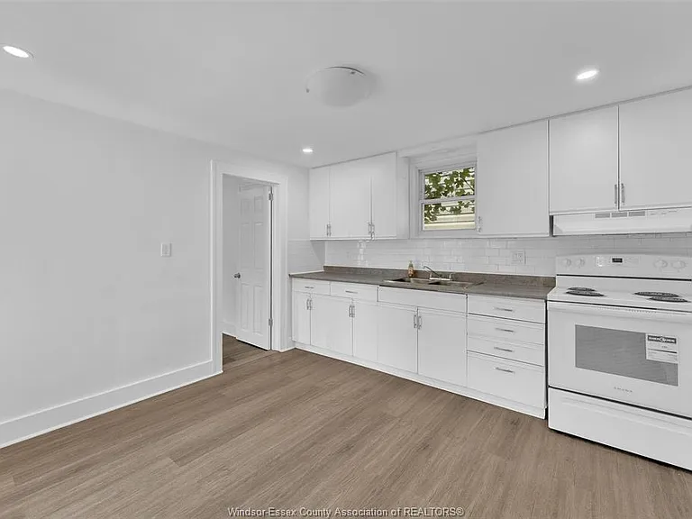 3622 Queen St — Photo 7