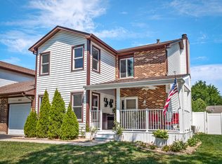 541 Grimes Ave, Naperville, IL 60565