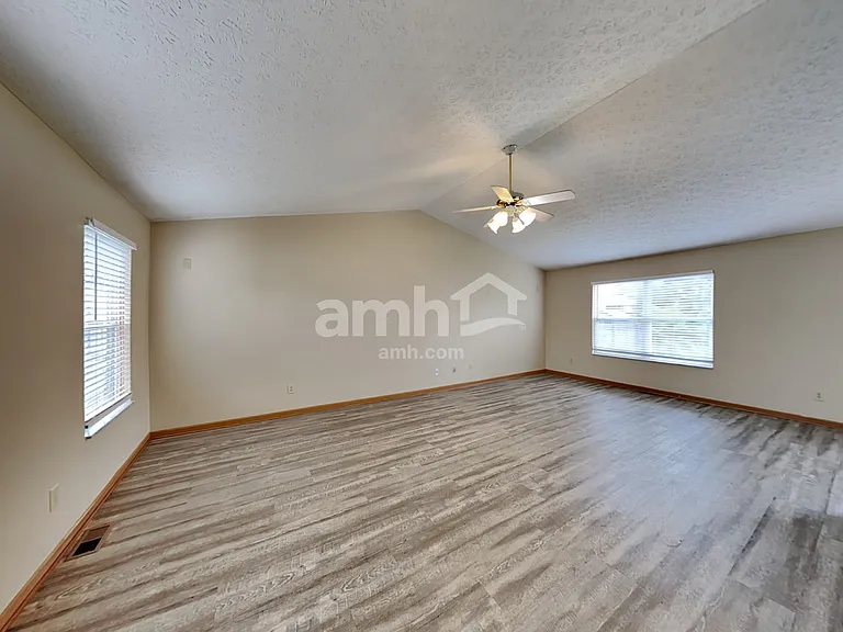 6870 Laburnum Dr — Photo 8
