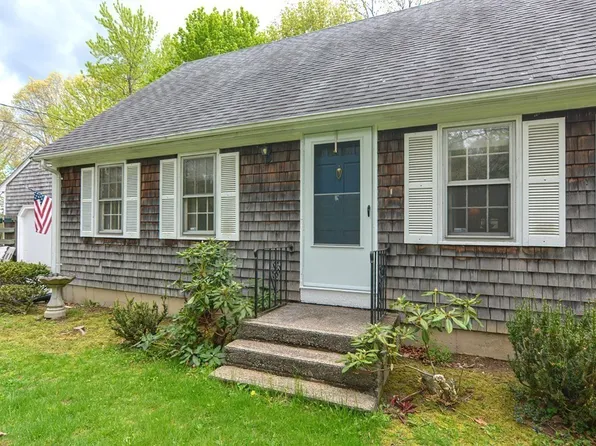 28 Warren St, Plainville, MA 02762