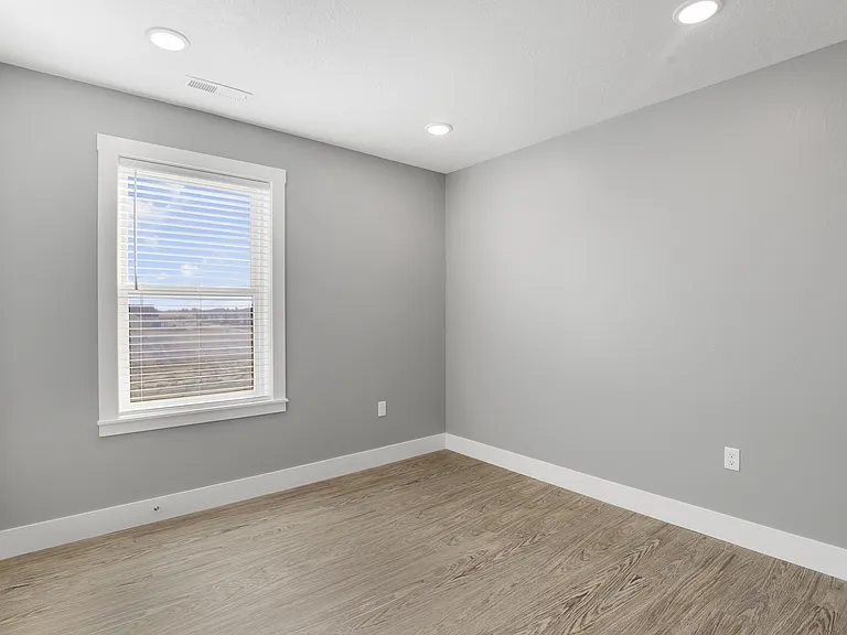 124 42nd Ave NE #3 — Photo 8