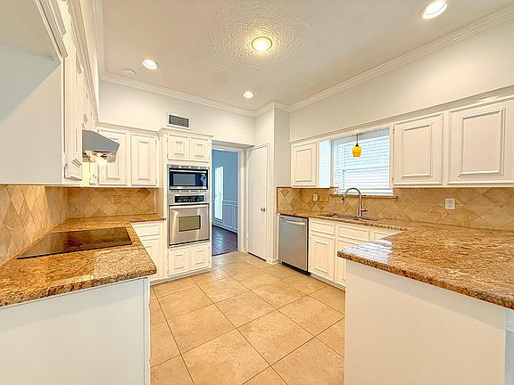 4th image of 2210 Redcliff Dr