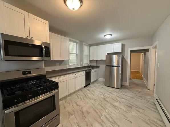 205 Chelsea St, Boston, MA