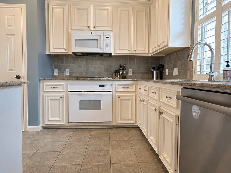 2357 Jackson St — Photo 5