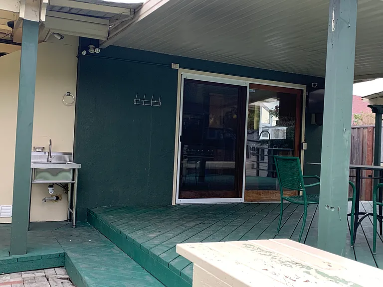 Figueroa Dr — Photo 19