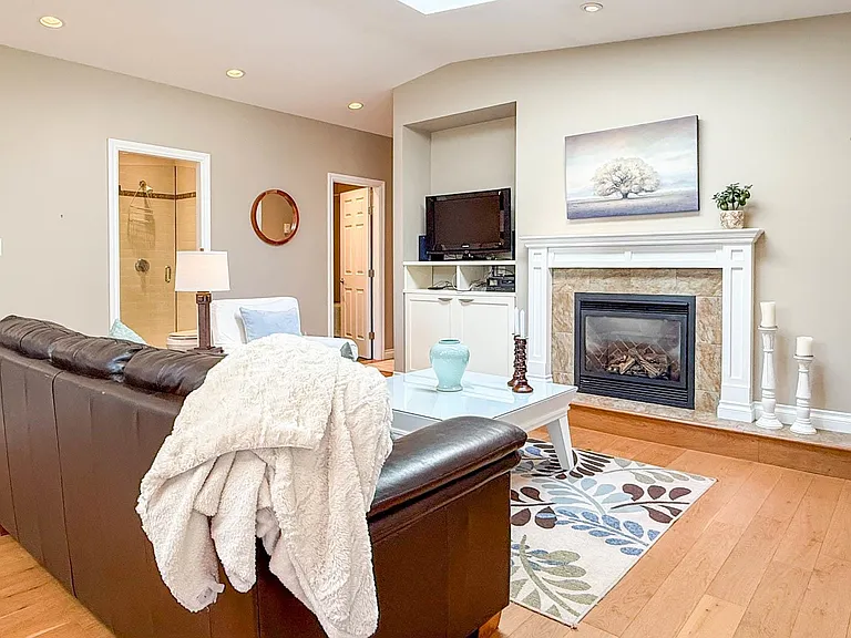 2233 Alden Ln #2233 — Photo 7