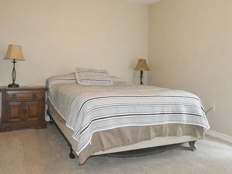 825 Huddleston Dr — Photo 9