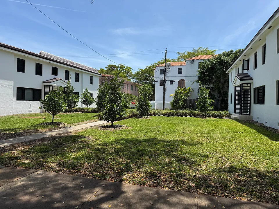 438 Malaga Ave #II