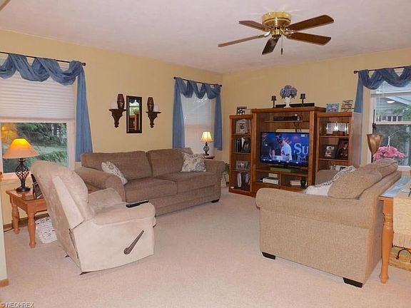 3rd image of 1052 Waldo Way