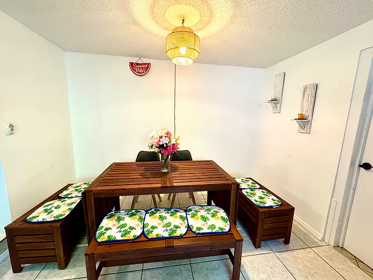 3x1 FRONTYARD RENTAL OR FULL HOUSE