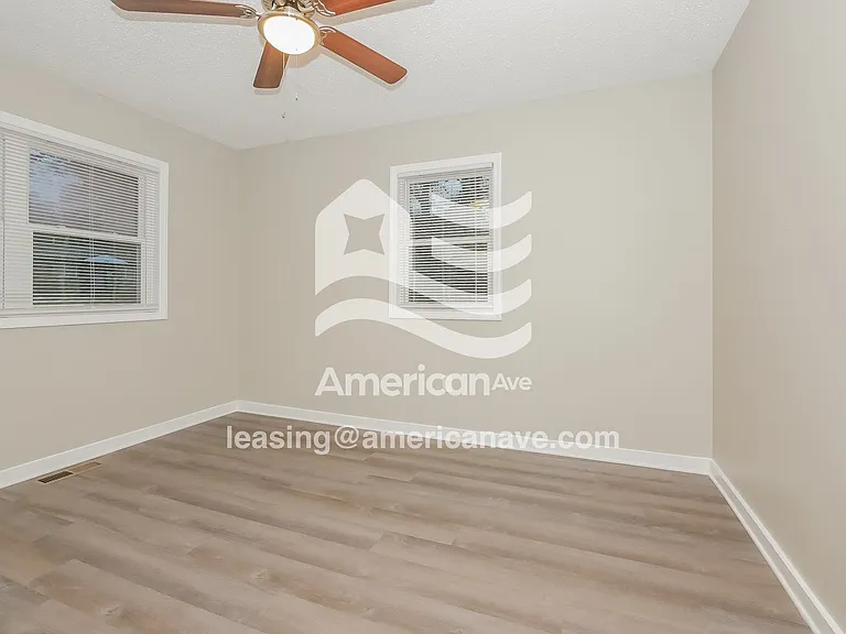 1768172_008_wm_-_main_bedroom_13322776.jpg