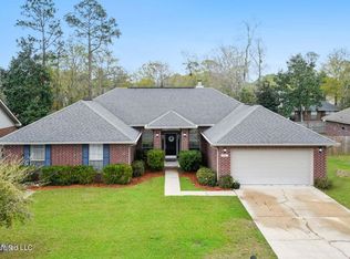 112 Avocet Ln, Ocean Springs, MS 39564