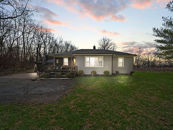 2nd image of 1461 W County Line Rd