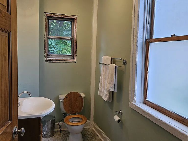 303 Williams St #1R — Photo 8