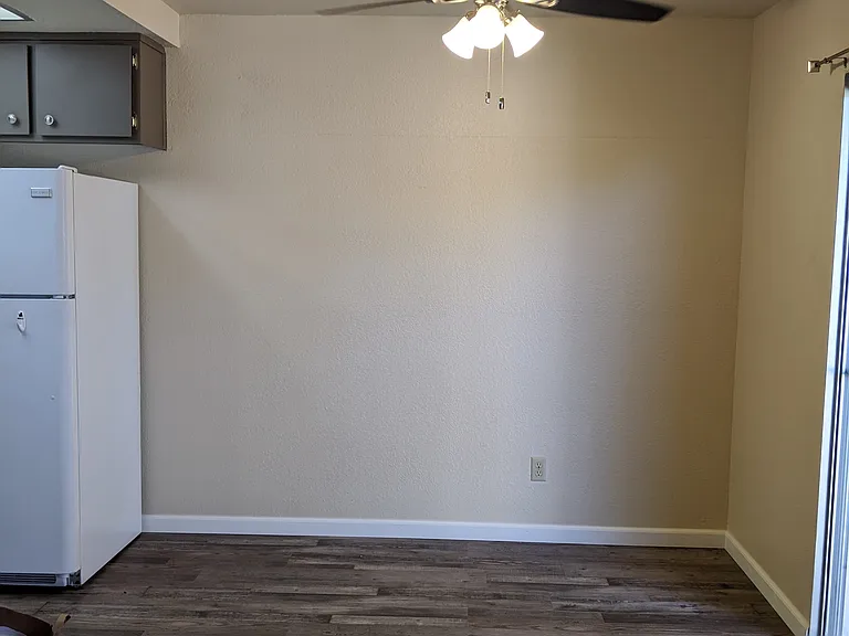 960 Memorial Dr #D — Photo 5