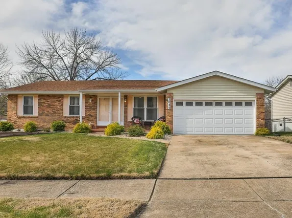 3045 Cherokee Ln, Saint Charles, MO 63301