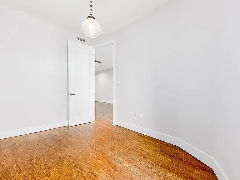 1212 Kings Hwy #2 — Photo 6