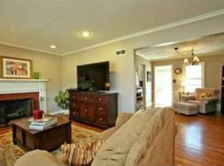 6833 Roe Ave, Prairie Village, KS 66208