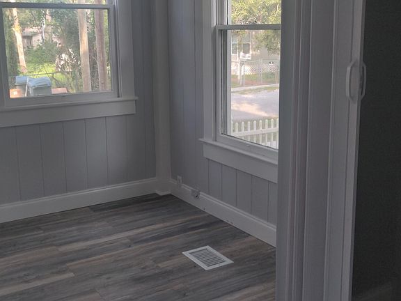3rd image of 613 Seaman Pl