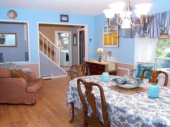 3rd image of 7 Christine Ln