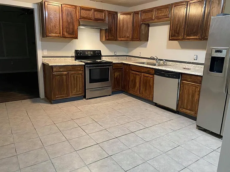 618 Robinson Dr — Photo 9