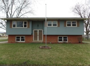 401 Sweetbriar Pl, Plano, IL 60545