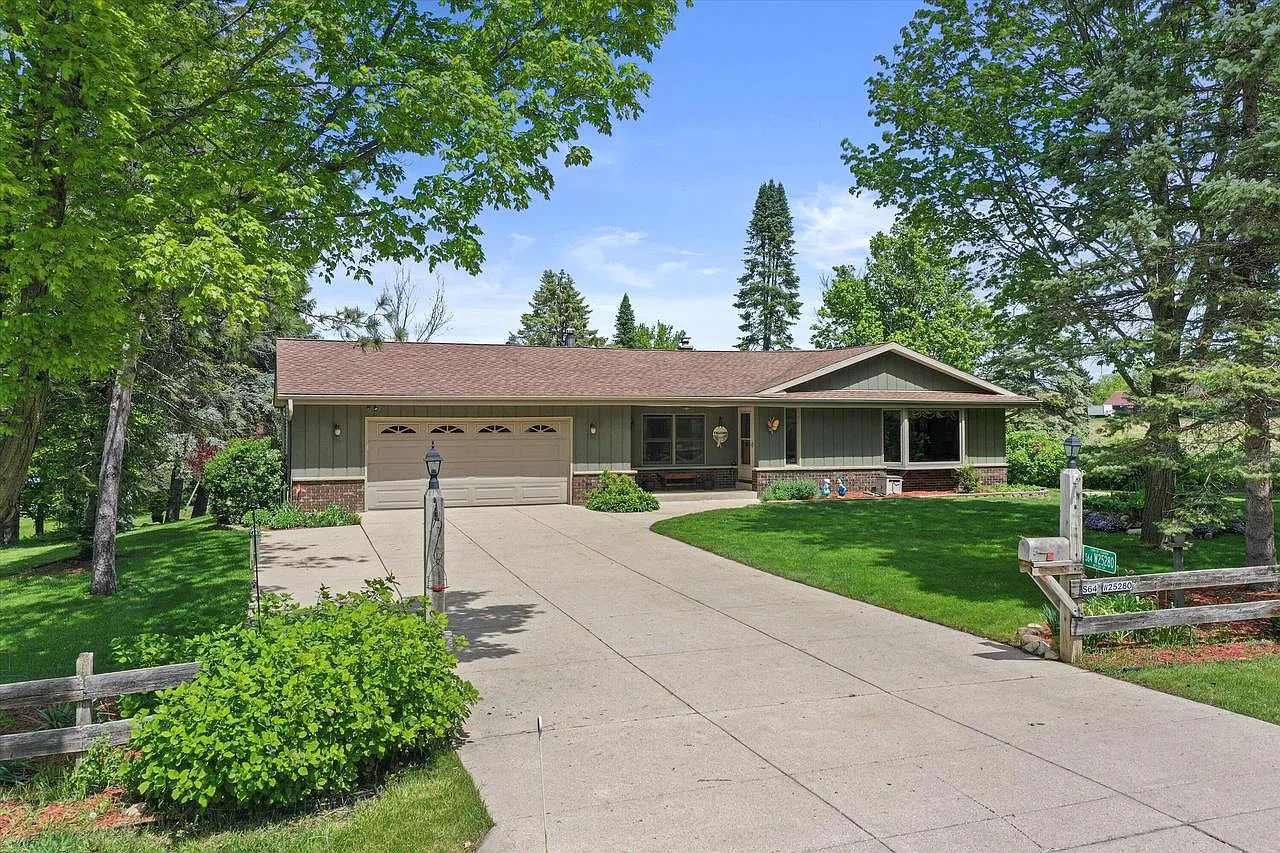 S64W25280 Meyers DRIVE photo 1