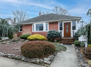 55 James St, Hopelawn, NJ 08861