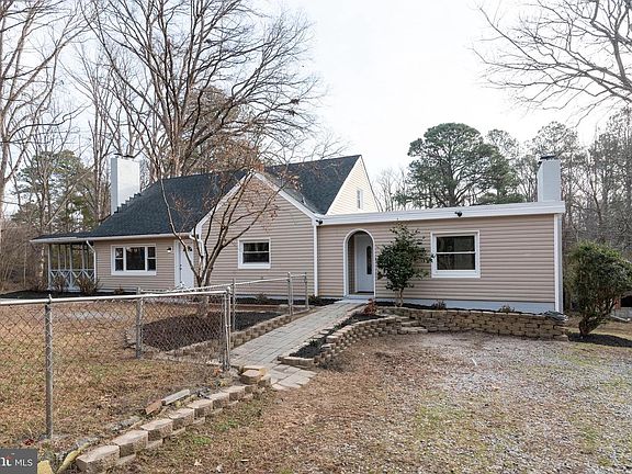 3rd image of 1812 Parkway Ln