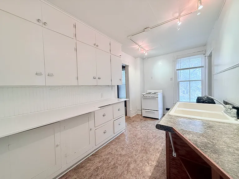 601 Clark St — Photo 23