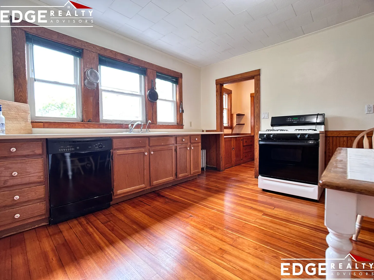 3 bed, 1.0 bath, $2,500 — Photo 4