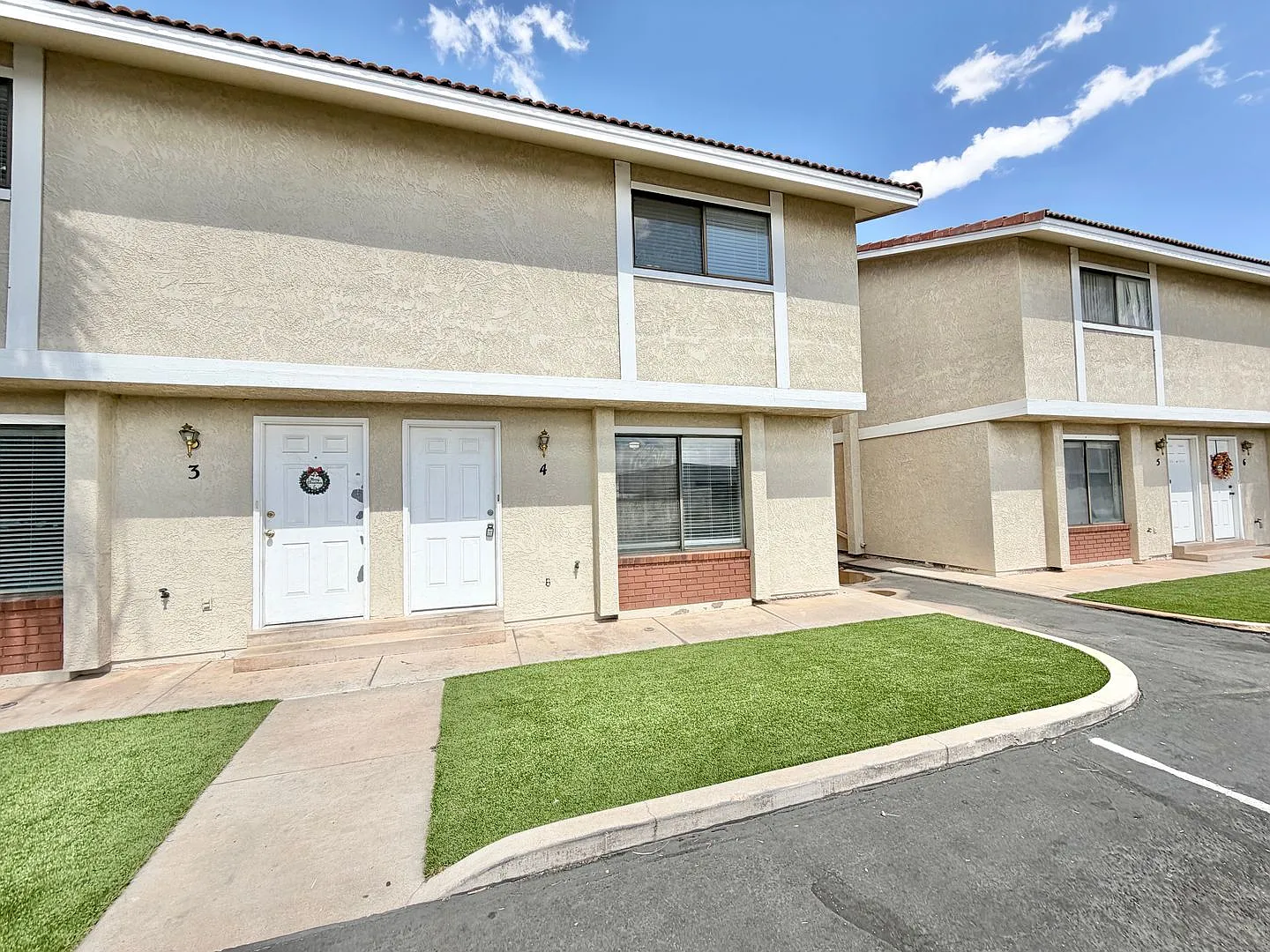 Downtown Town Home!! Pet Friendly!! — Photo 3